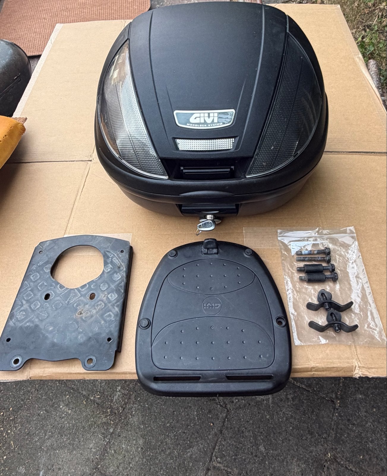 Givi topkoffer met montageplaat voor BMW F700GS, Ophalen, Gebruikt