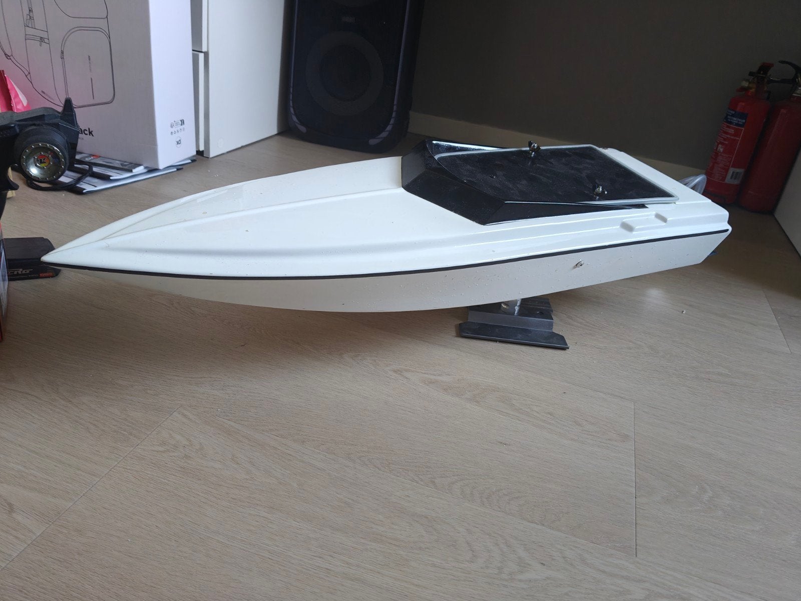 Zavarsky RC Mono boot compleet met Accu's, Lader en Zender, Hobby en Vrije tijd, Modelbouw | Boten en Schepen, Ophalen of Verzenden