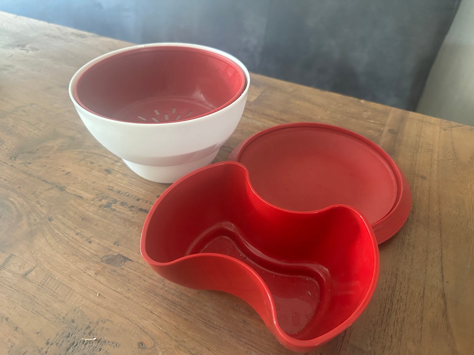 Tupperware set: kom, vergiet en serveerschaal, Gebruikt, Ophalen of Verzenden, Met deksel, Bak of Kom