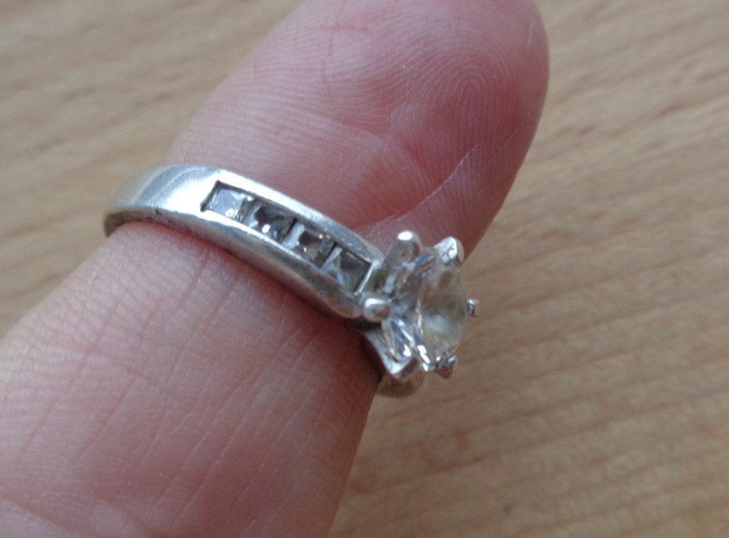 zilveren ring met steentjes [190], Verzenden, Zo goed als nieuw, 17 tot 18, Dame