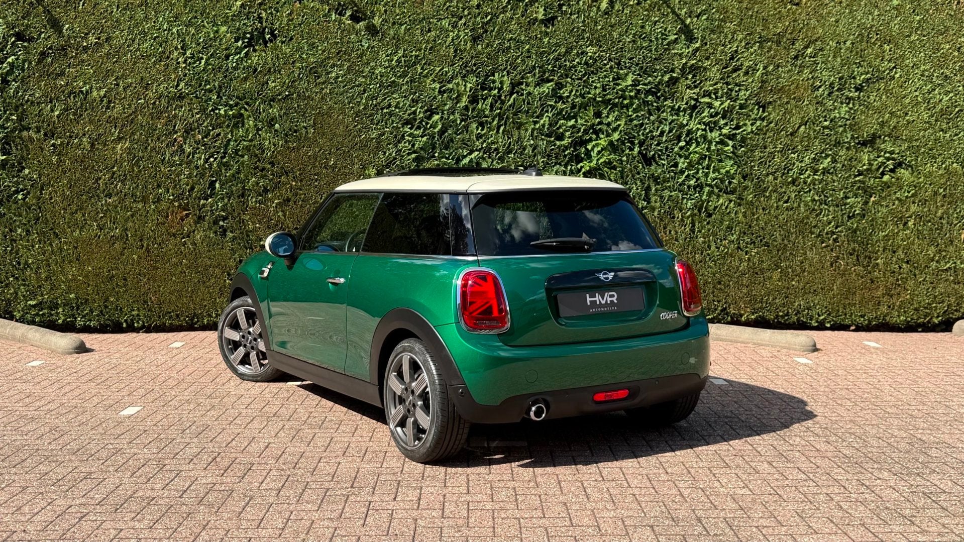 Mini Cooper 1.5 | 60 Years Edt. | Pano | HUD | H/K | Leer |, 136 pk, Gebruikt, Euro 6, 4 stoelen