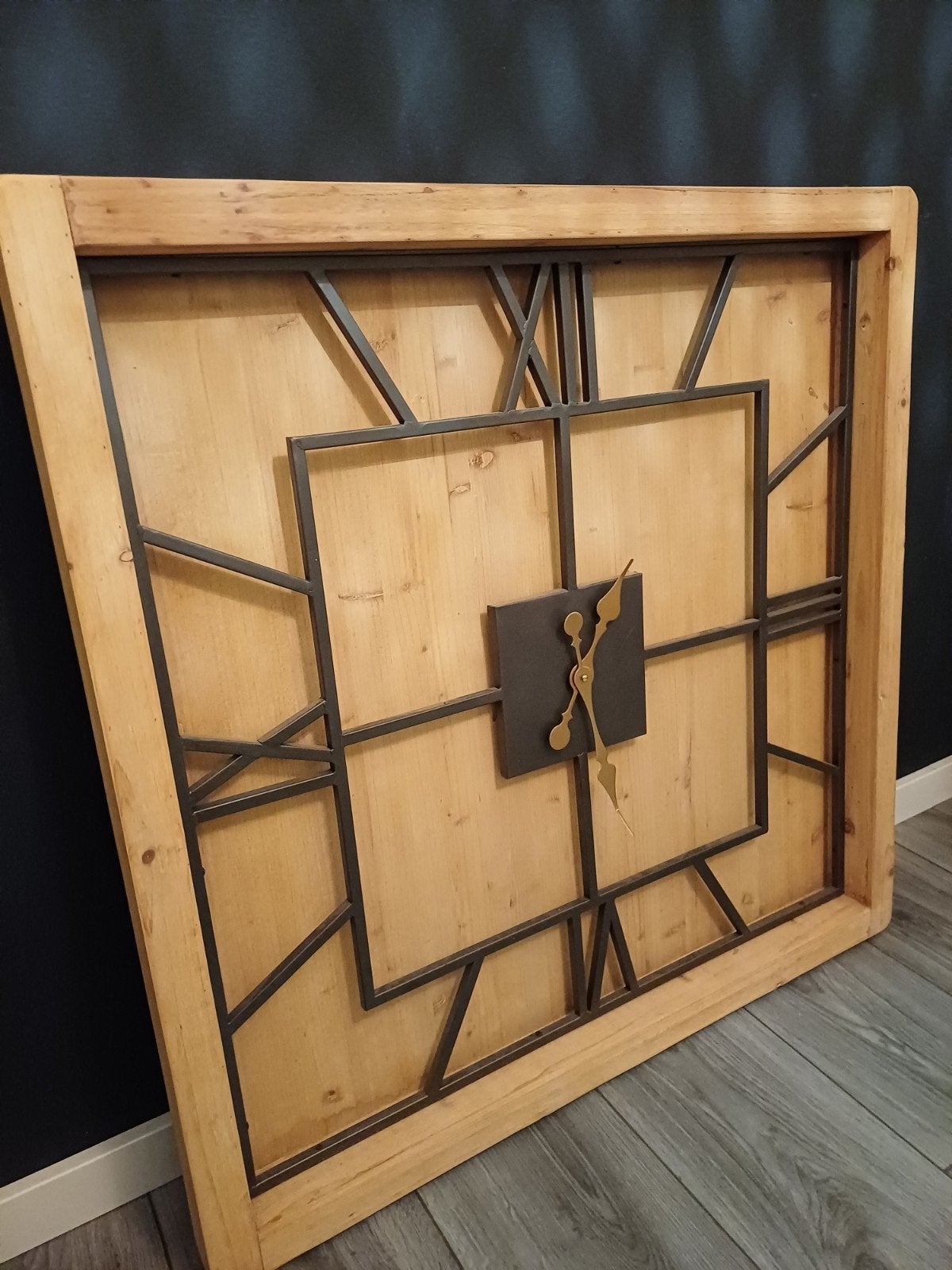 Grote houten wandklok met metalen Romeinse cijfers, Ophalen, Wandklok, Bruin, Analoog