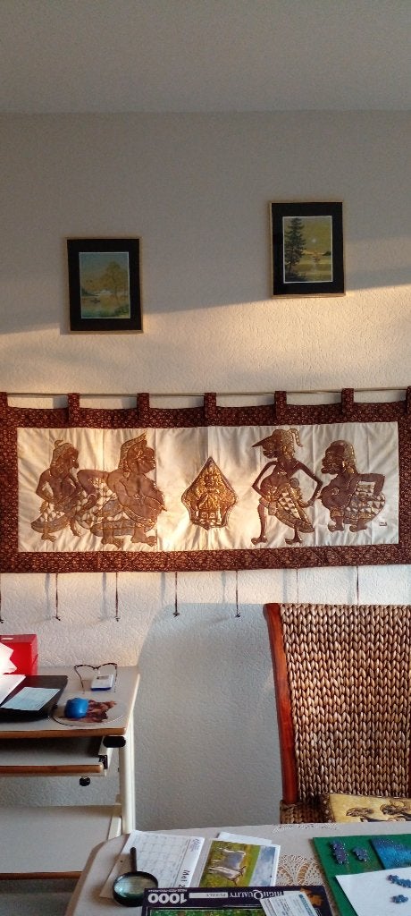 Indonesisch wandkleed € 55.00, Huis en Inrichting, Woonaccessoires | Wanddecoraties, Ophalen, 140 cm, Oosters, Wandkleed