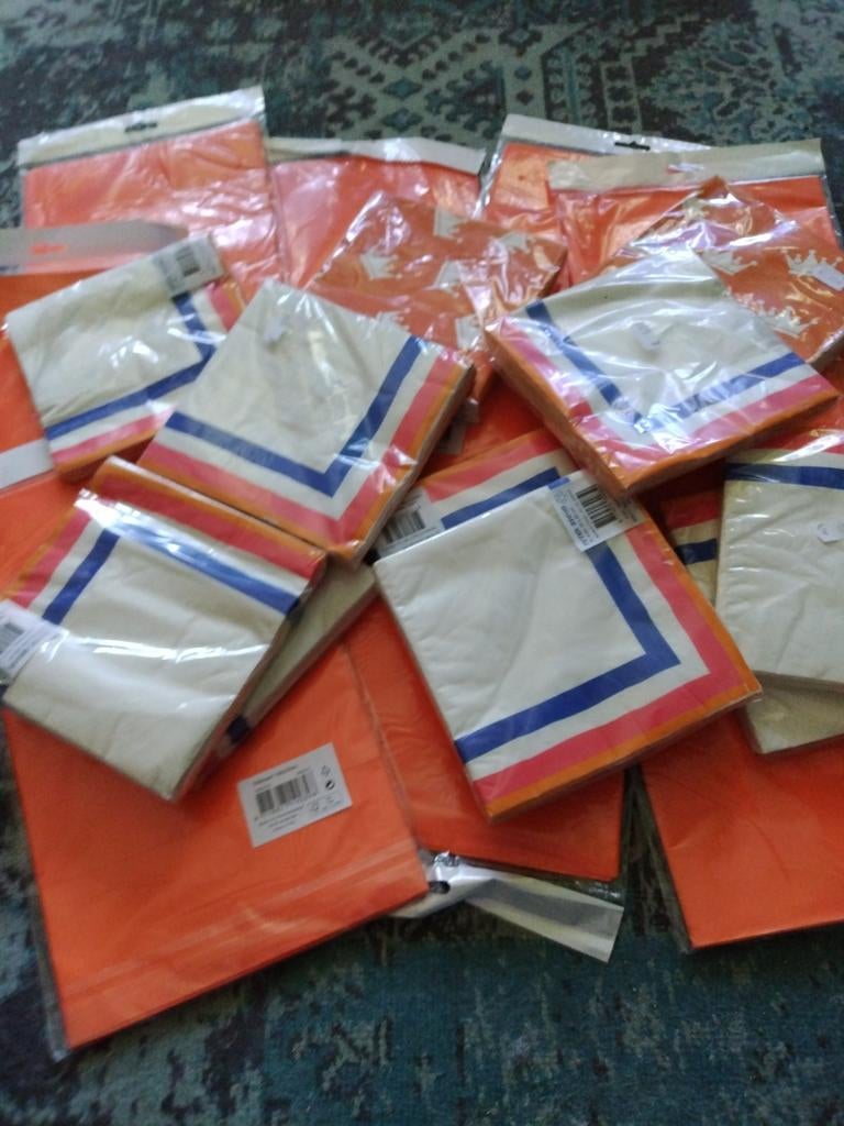 Oranje tafelkleden en servetten, Hobby en Vrije tijd, Feestartikelen, Ophalen of Verzenden, Nieuw, Versiering, Oranje of Koningsdag