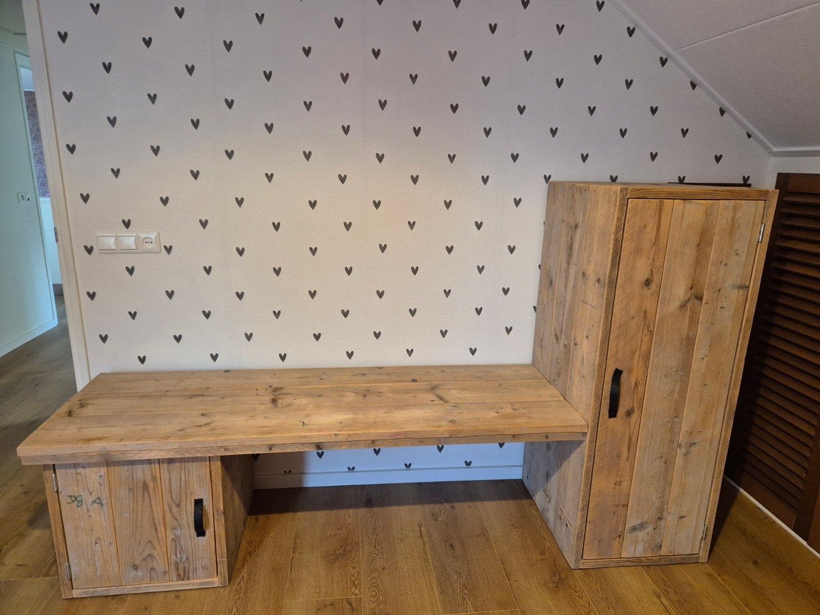 Stevige houten bureau met kast, Huis en Inrichting, Kasten | Overige, Ophalen, Zo goed als nieuw