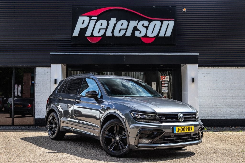 Volkswagen Tiguan 1.5 TSI R-line 1e EIG MASSAGE ACC TREKHAAK, Auto's, Volkswagen, Bedrijf, Te koop, Tiguan, 360° camera, ABS, Achteruitrijcamera