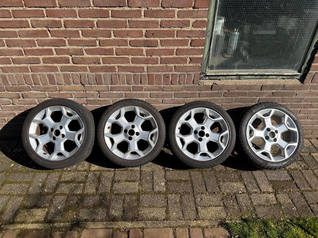 Wielen Ford Ka - 195/45 R16 84V, Ophalen, Gebruikt, 16 inch, Banden en Velgen