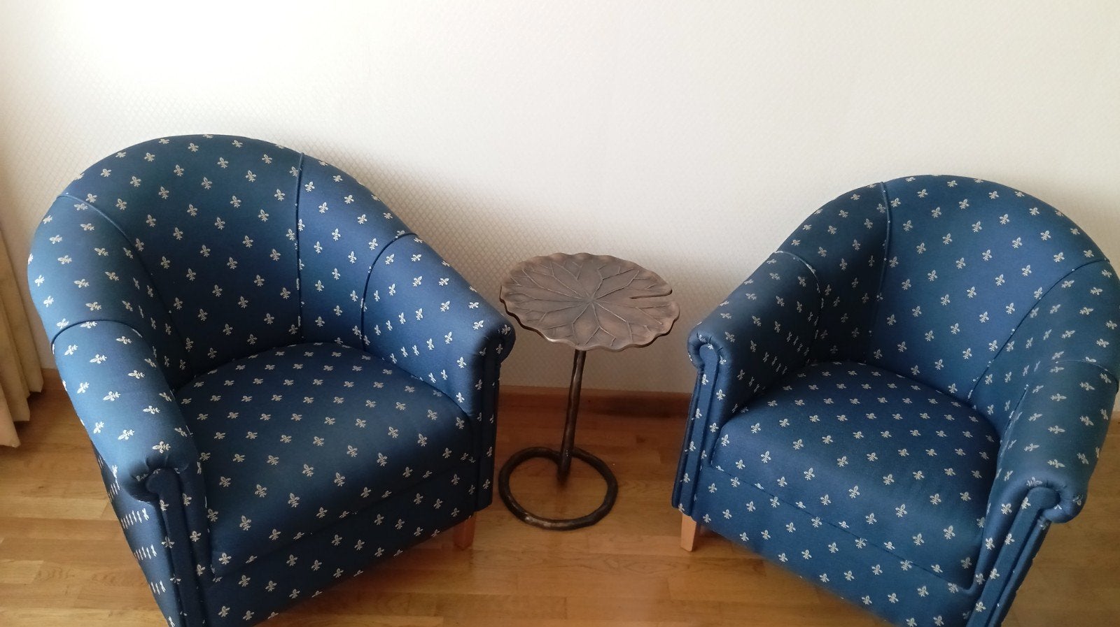 Kuipstoeltjes (2x), blauw met ingeweven Franse Lelie, Ophalen, Gebruikt, Twee, Blauw