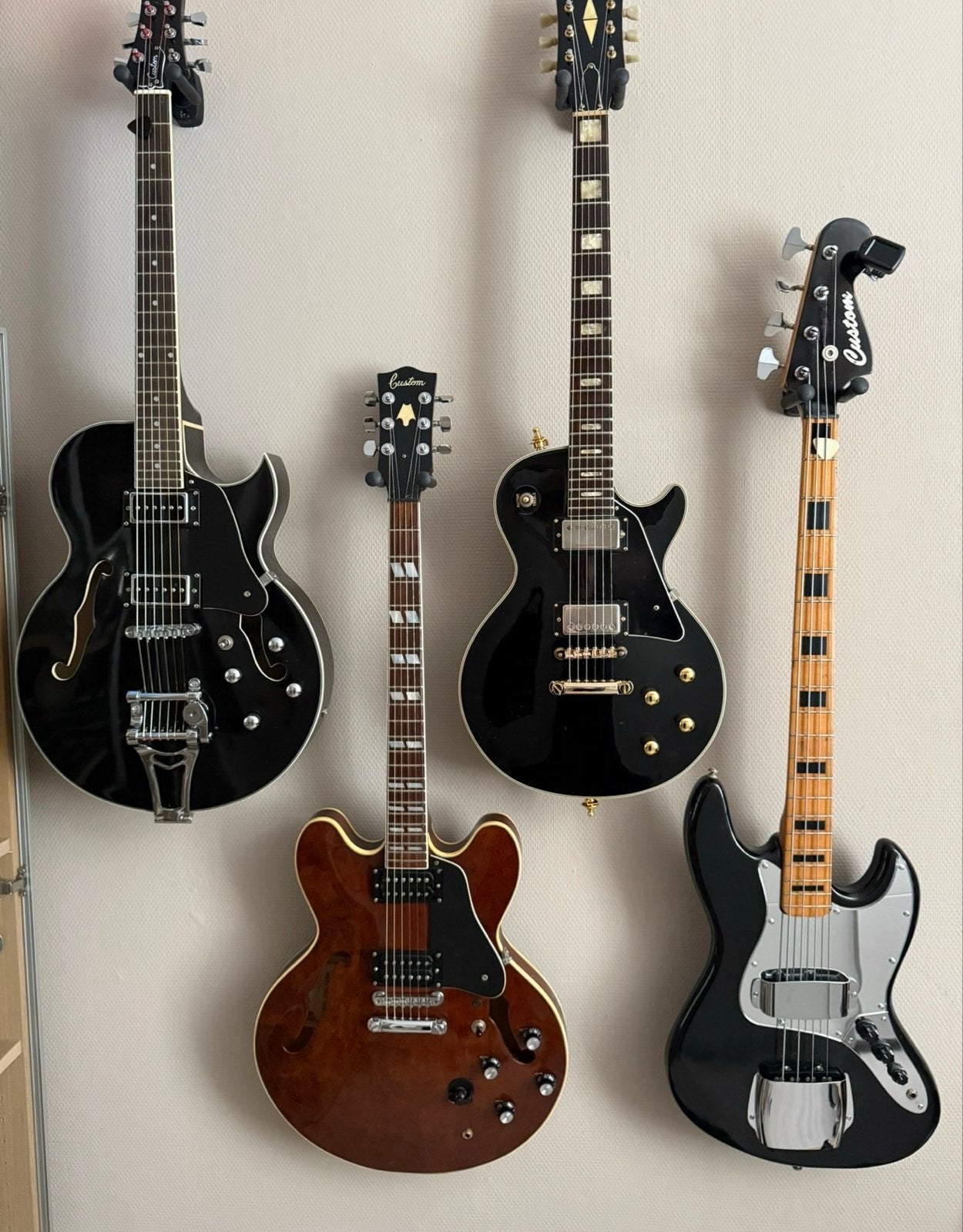 Vier gitaren: Drie solo en één basgitaar, Ophalen, Gebruikt, Semi-akoestisch, 6-snarig