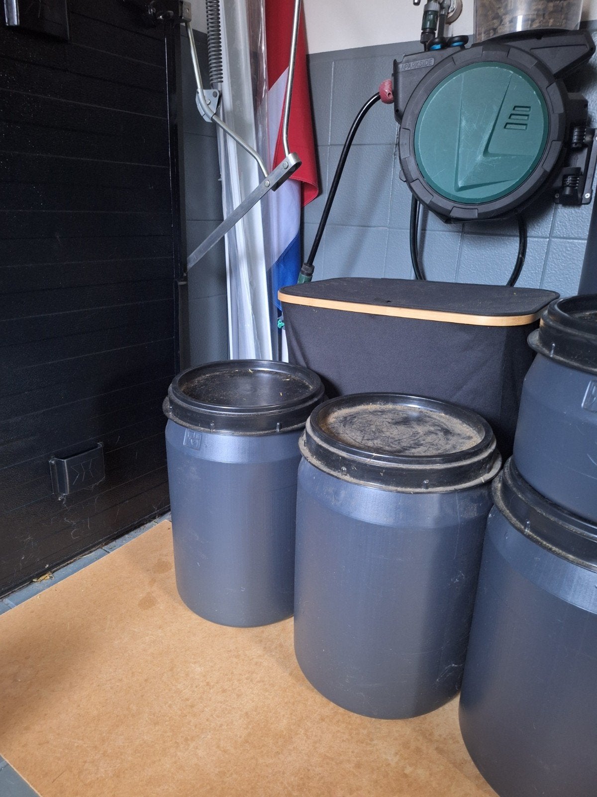 2 voertonnen 40liter, Dieren en Toebehoren, Dierenvoeding, Ophalen of Verzenden