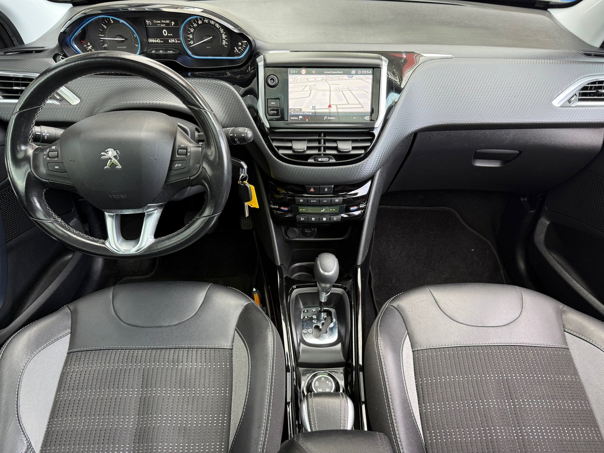 Peugeot 2008 1.2 AUTOMAAT | 2e EIG | CLIMATE | CARPLAY | CAM, Auto's, 1199 cc, 49 €/maand, Origineel Nederlands, Bedrijf