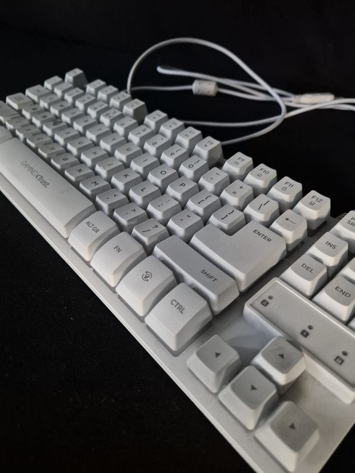 Trust GXT 830-RW Avonn Gaming Toetsenbord - Gebruikt, Computers en Software, Gebruikt, Verlichte toetsen, Ophalen of Verzenden