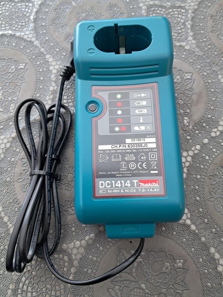 Makita accu oplader, Doe-het-zelf en Verbouw, Gereedschap | Machine-onderdelen en Toebehoren, Ophalen of Verzenden