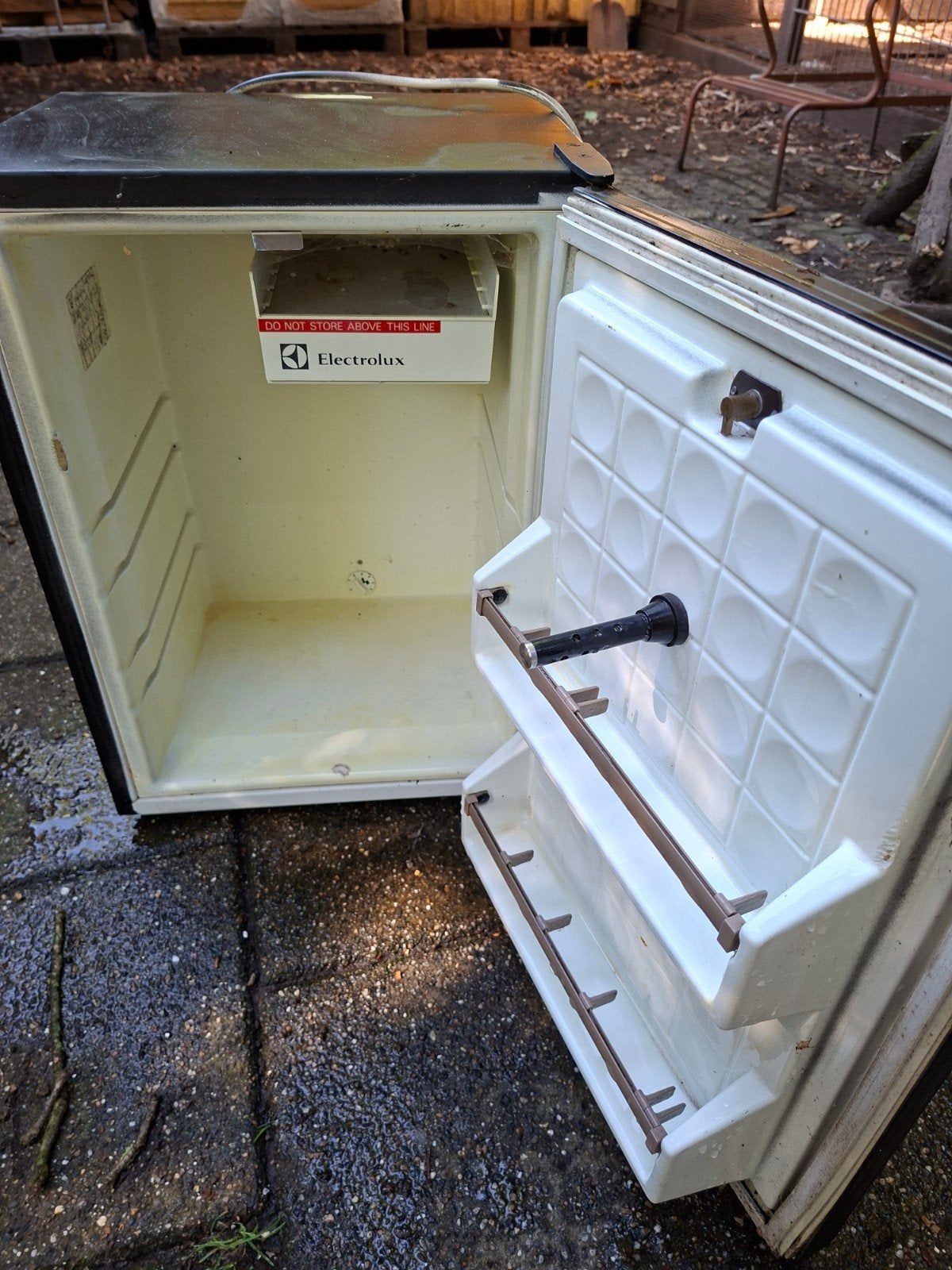 Kleine Electrolux koelkast voor de camping, Ophalen