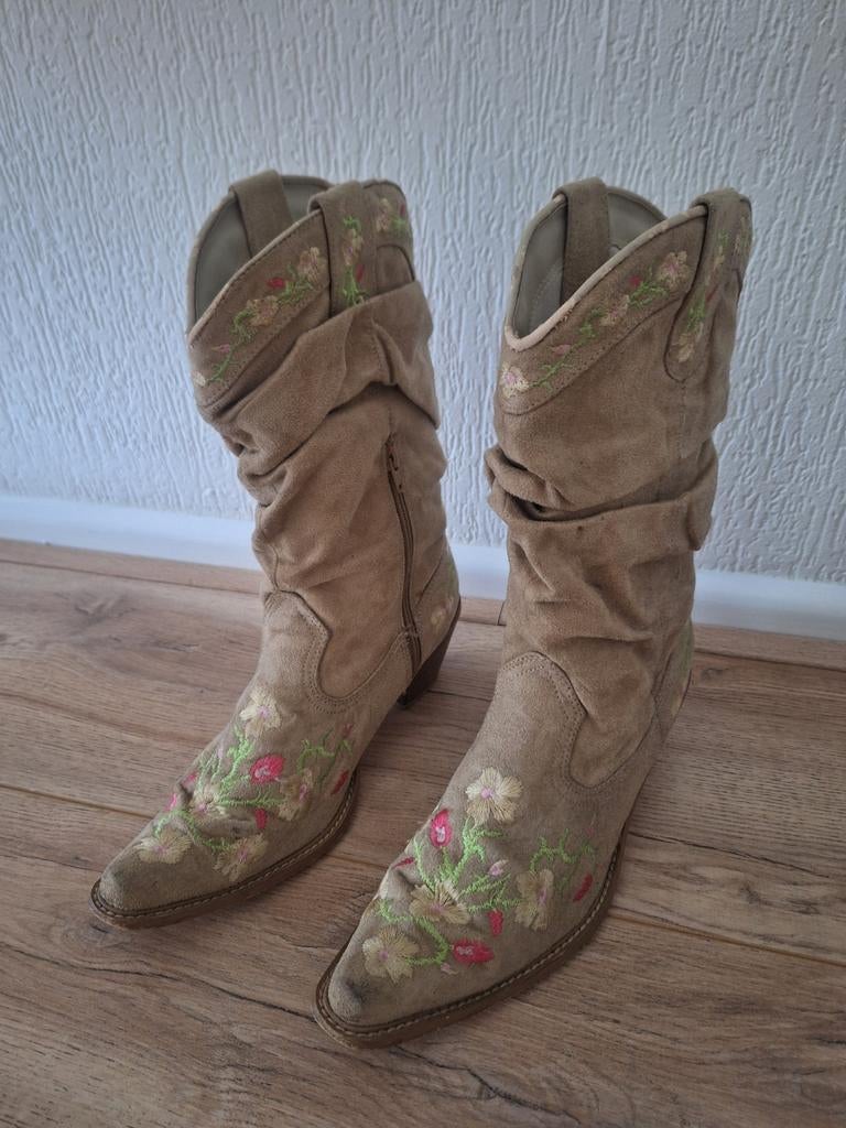 Unieke laarzen met borduursels en ritsen, Kleding | Dames, Schoenen, Ophalen