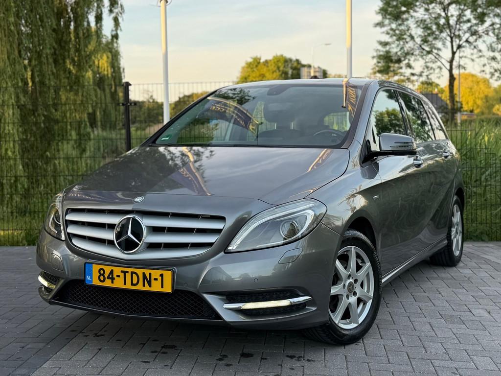 Mercedes-Benz B-klasse 180 Ambition AIRCO / CRUISE / LEDER /, Voorwielaandrijving, Euro 5, Gebruikt, 4 cilinders
