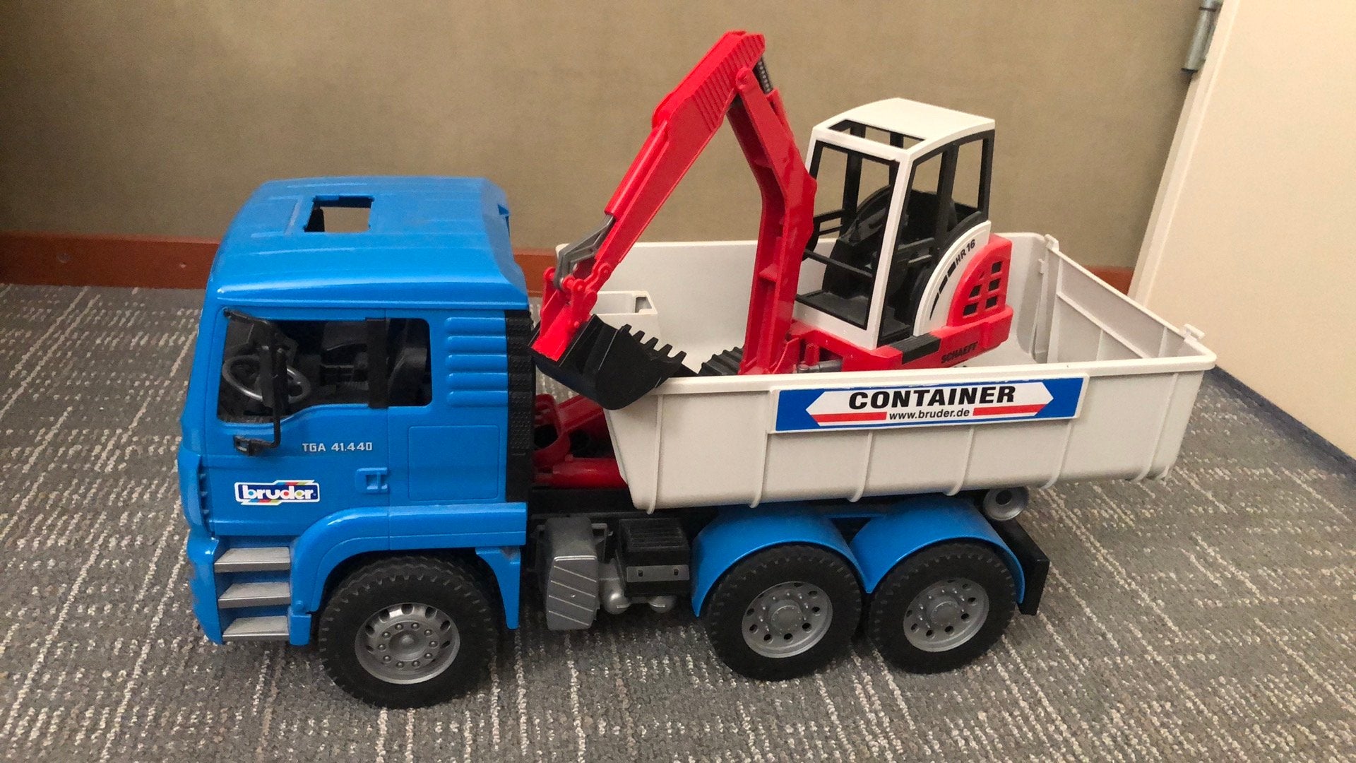 Bruder MAN vrachtwagen met container en graafmachine, Ophalen, Gebruikt