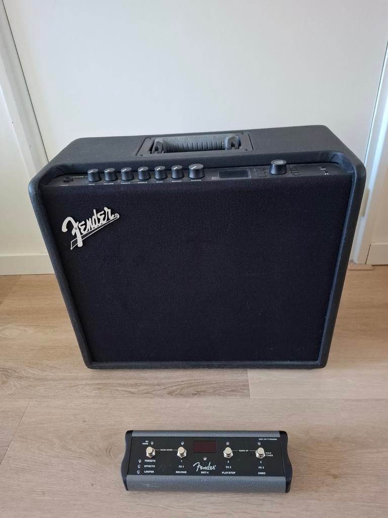 Fender Mustang GT100 + Fender MGT-4 Footswitch, Muziek en Instrumenten, Ophalen, 100 watt of meer
