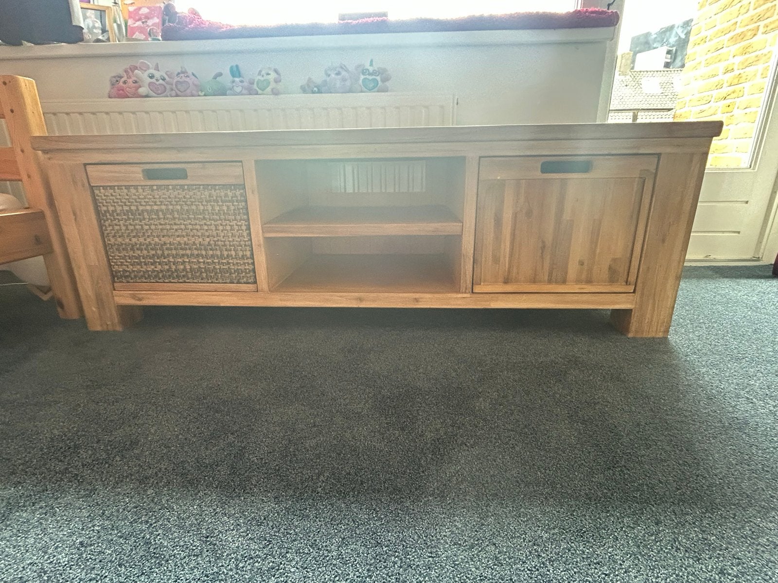 Massief houten tv-meubel met opbergruimte, Huis en Inrichting, Kasten | Televisiemeubels, Gebruikt, Minder dan 100 cm, 100 tot 150 cm