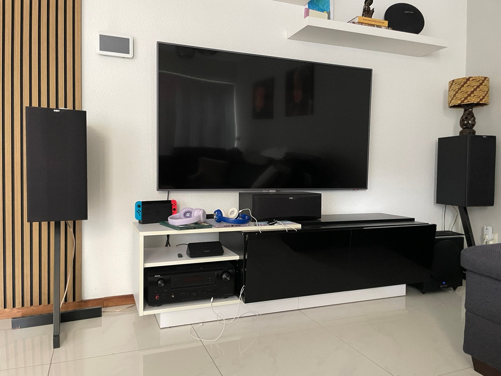 2 B&W DM602 speakers op standaard + B&W CC6 centerspeaker, Overige merken, Ophalen of Verzenden, Zo goed als nieuw, 60 tot 120 watt