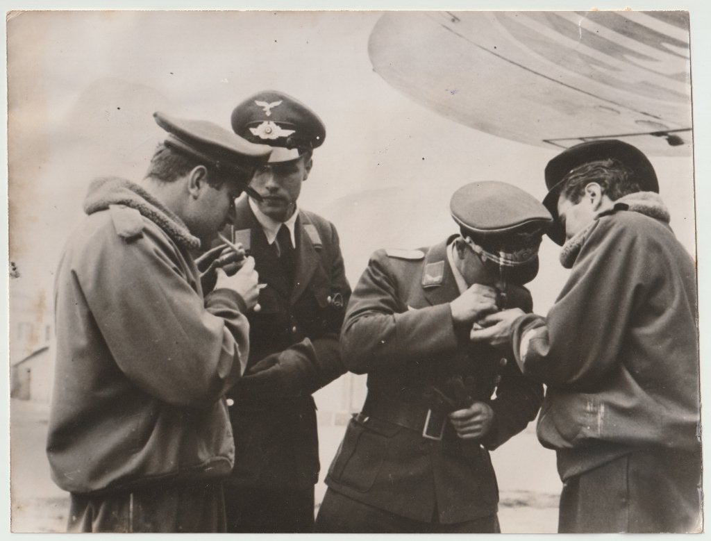 Persfoto 36 - Mussolini's zonen, Verzamelen, Ophalen of Verzenden, Luchtmacht, Duitsland, Foto of Poster