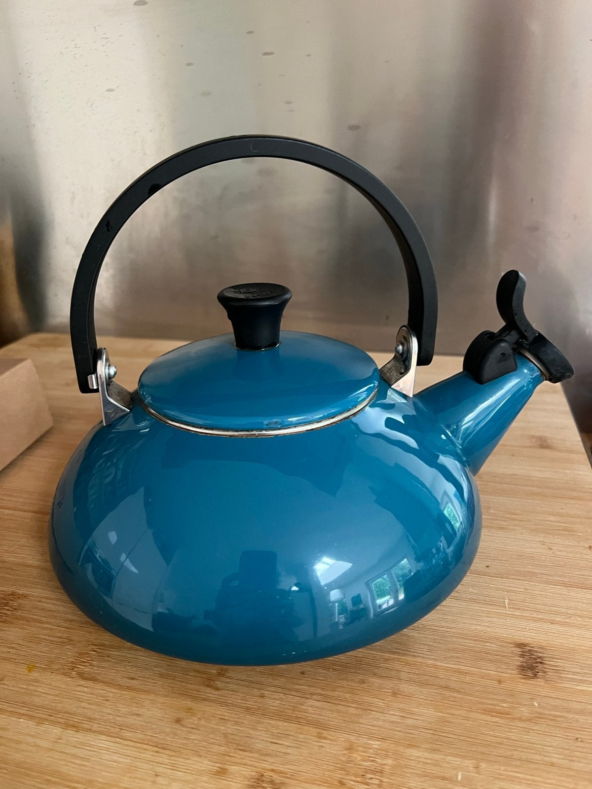 Le Creuset fluitketel 1.5 - Teal/ blauwgroen, Ophalen of Verzenden, Metaal, Le Creuset, Theepot/fluitketel