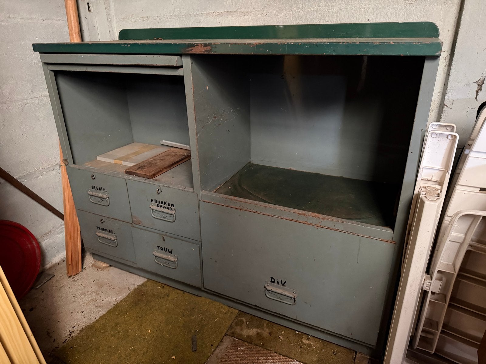 Metalen vintsge kast met lades en opbergvakken, Ophalen, Gebruikt
