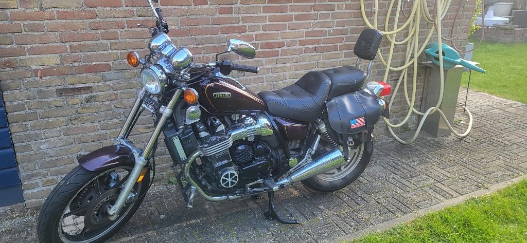 Yamaha xj700 maxim, Cardan-aandrijving, 4 cilinders, Toermotor, Handgeschakeld