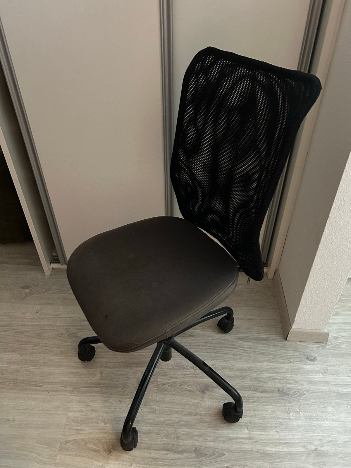 Comfortabele Bureaustoel met Zwart Mesh Rugleuning, Huis en Inrichting, Ophalen, Gebruikt, Zwart, Bureaustoel
