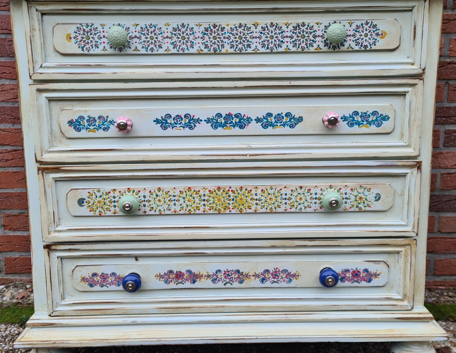 Brocante vintage ladenkast commode handbeschilderd bohostyle, Ophalen, 50 tot 100 cm, Zo goed als nieuw, 3 of 4 laden