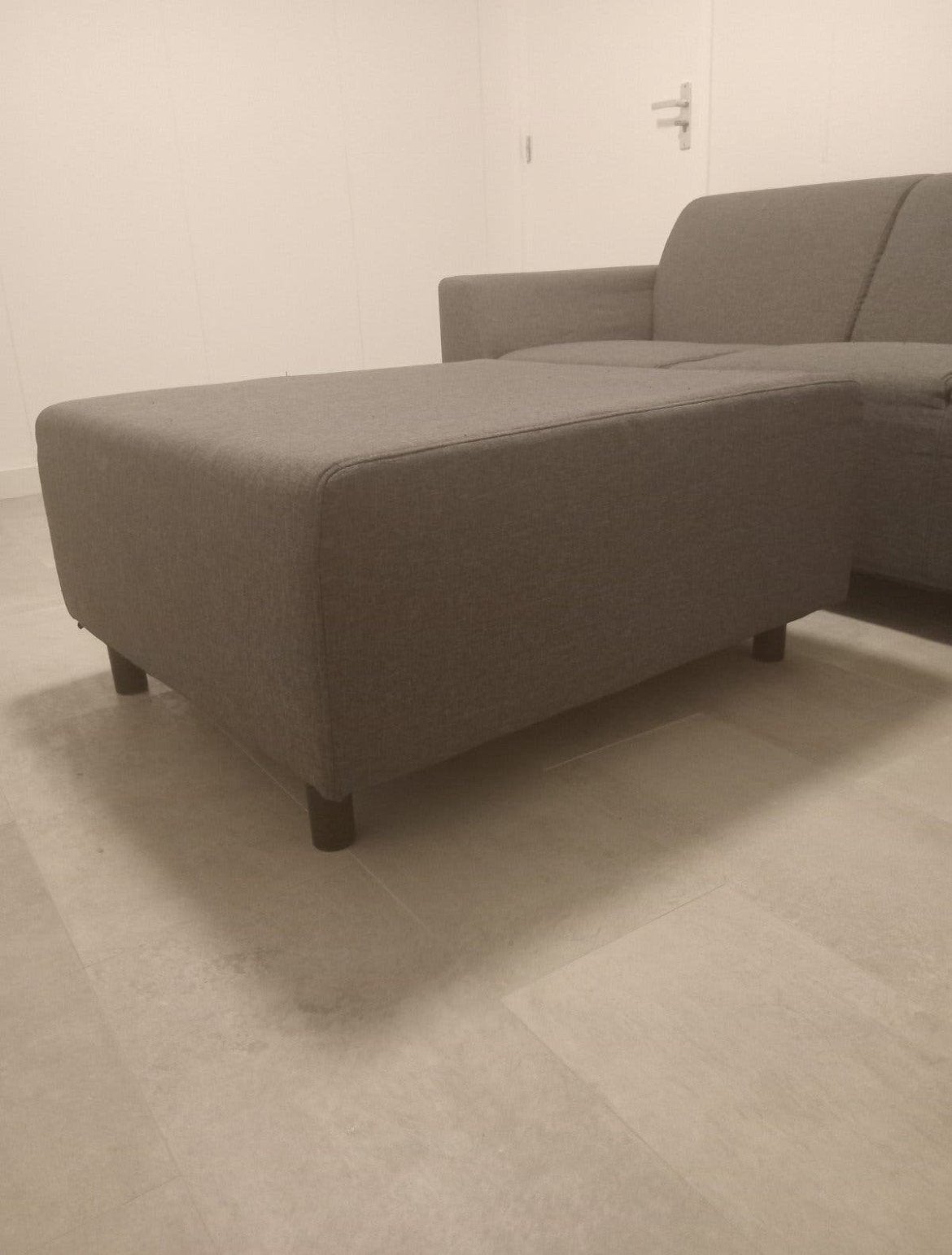 Grijze 3-zitsbank met losse poef - Zo goed als nieuw, Ophalen, Gebruikt, 125 cm of meer, 75 tot 100 cm