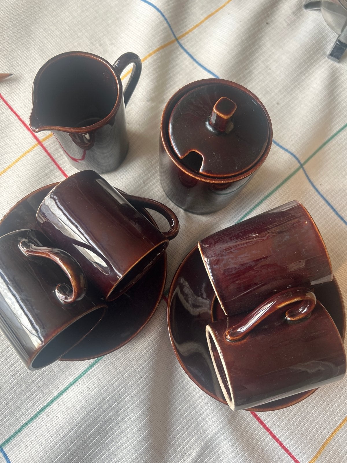 Vintage koffieservies bruin keramiek - 6 kopjes en schotels, Ophalen of Verzenden