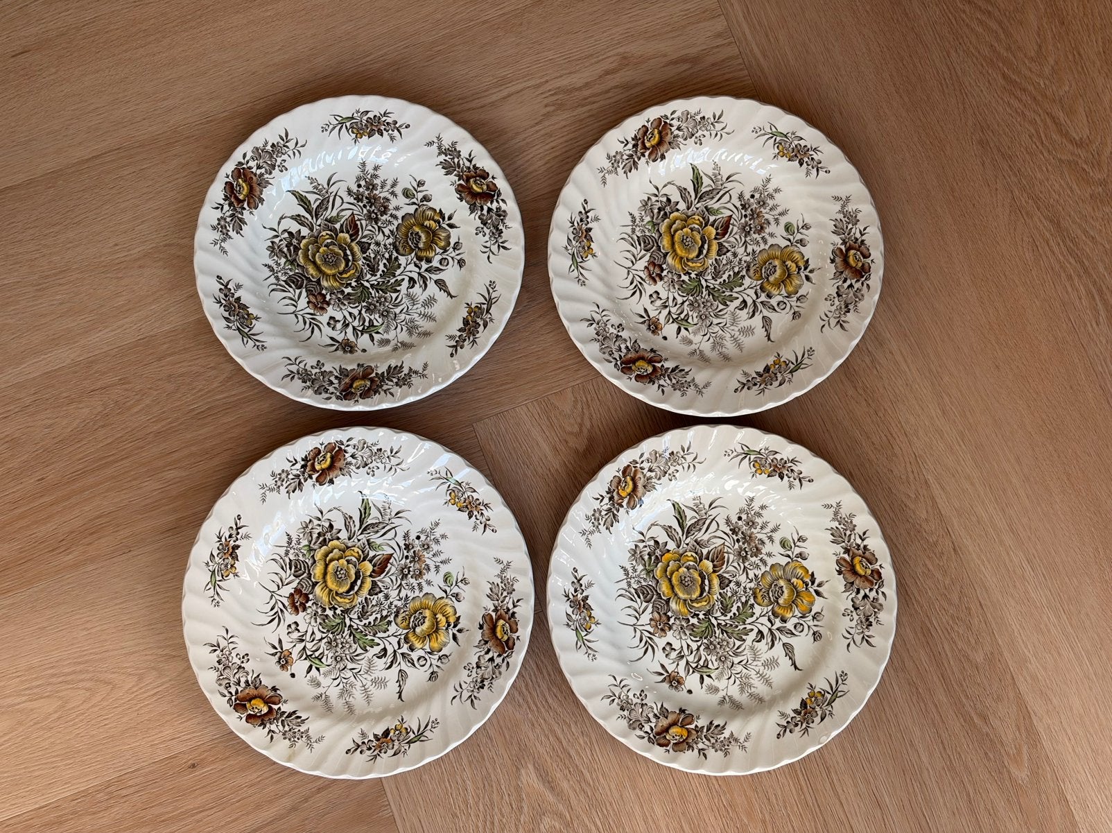 Vintage Engelse Dinerborden "Beacon Hill" Staffordshire, Huis en Inrichting, Gebruikt, Overige merken, Keramiek, Vintage