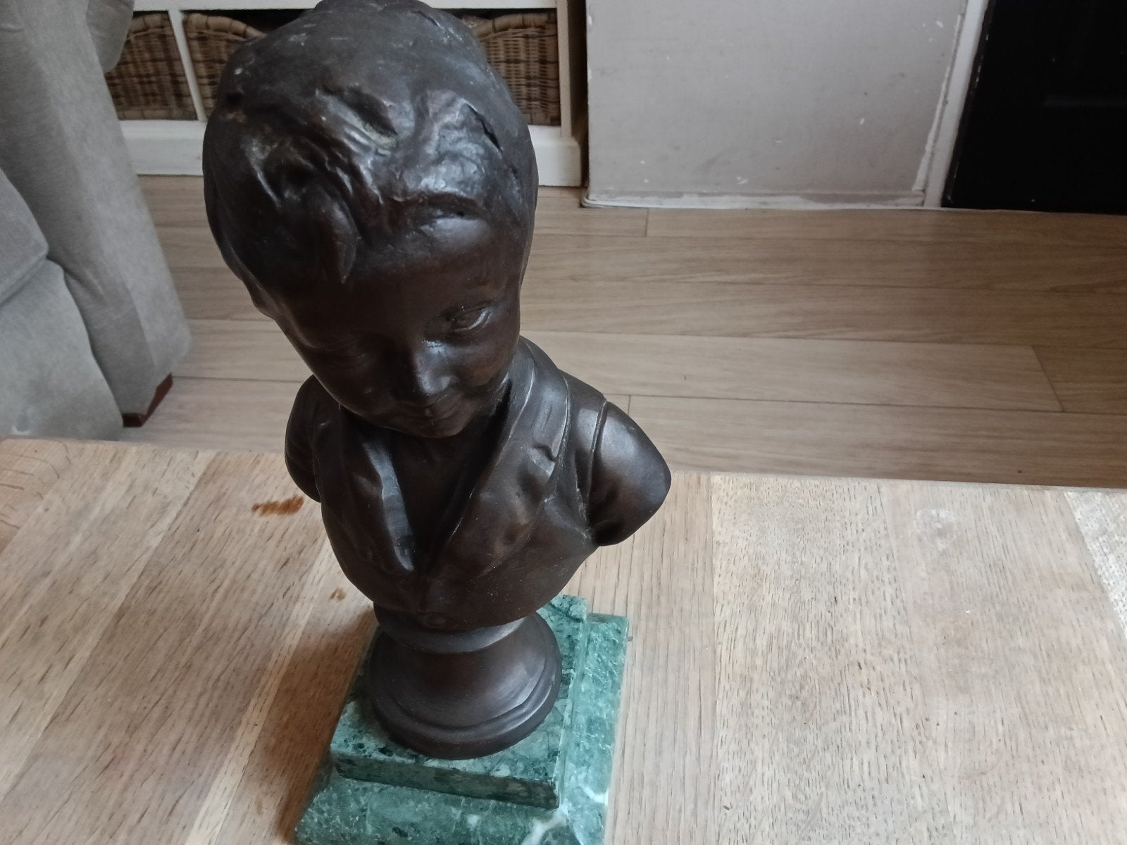 Vintage bronzen buste van een jongen op marmeren sokkel, Ophalen of Verzenden