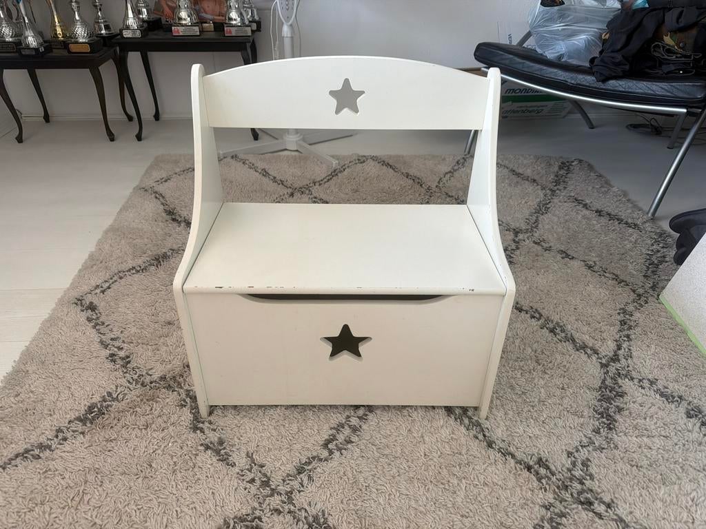 Witte kinderbank met opbergruimte en steruitsparing, Kinderen en Baby's, Kinderkamer | Tafels en Stoelen, Ophalen, Zo goed als nieuw