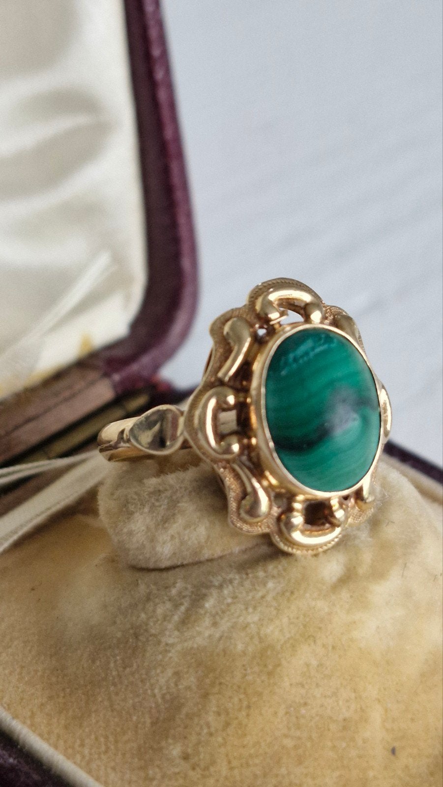 Vintage gouden ring met Malachiet steen, Gebruikt, Ophalen of Verzenden, Kleiner dan 17, Met edelsteen