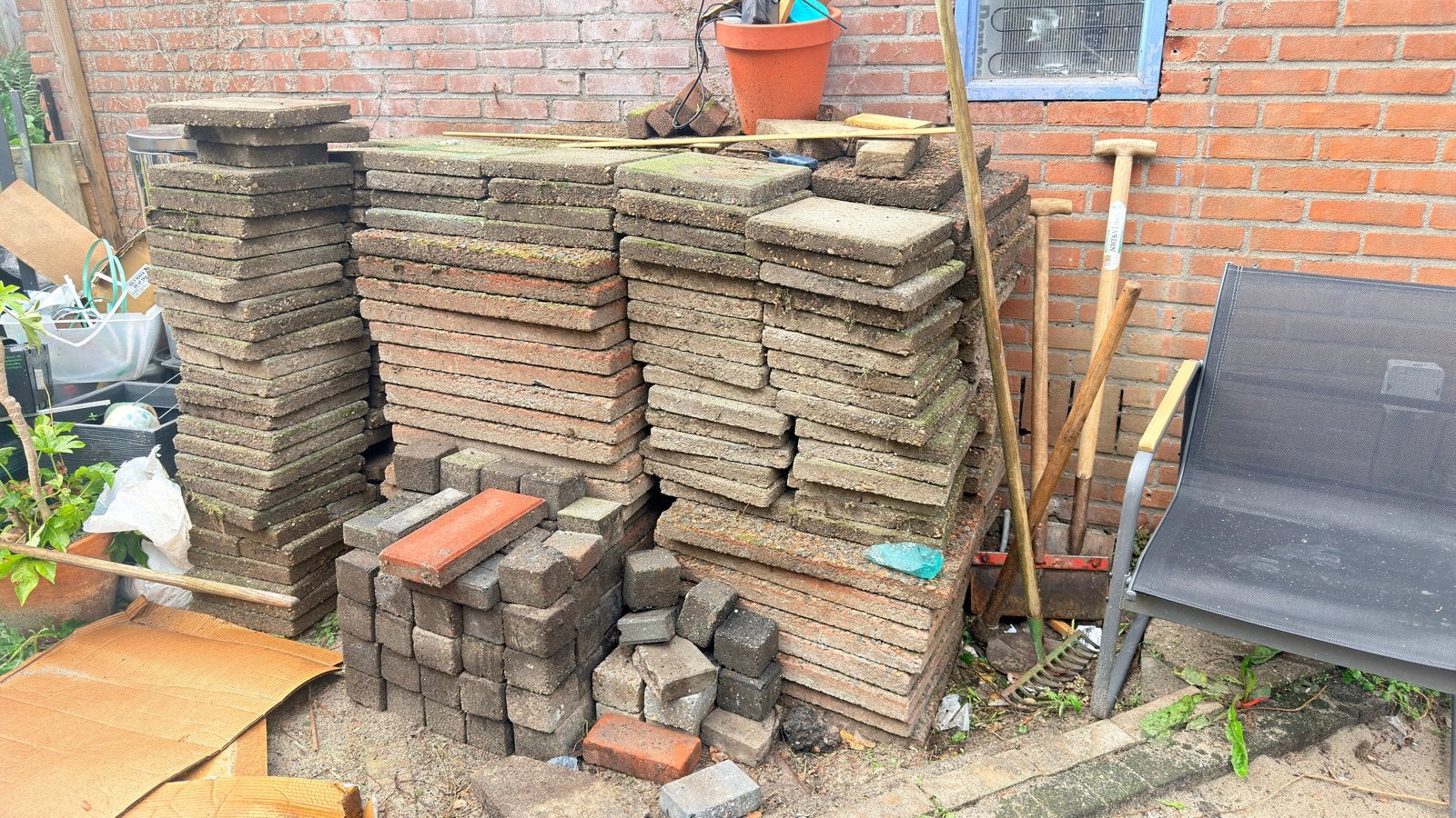 Gebruikte terrastegels en klinkers - Diverse maten, Tuin en Terras, Ophalen, Gebruikt, Klinkers, 10 m² of meer