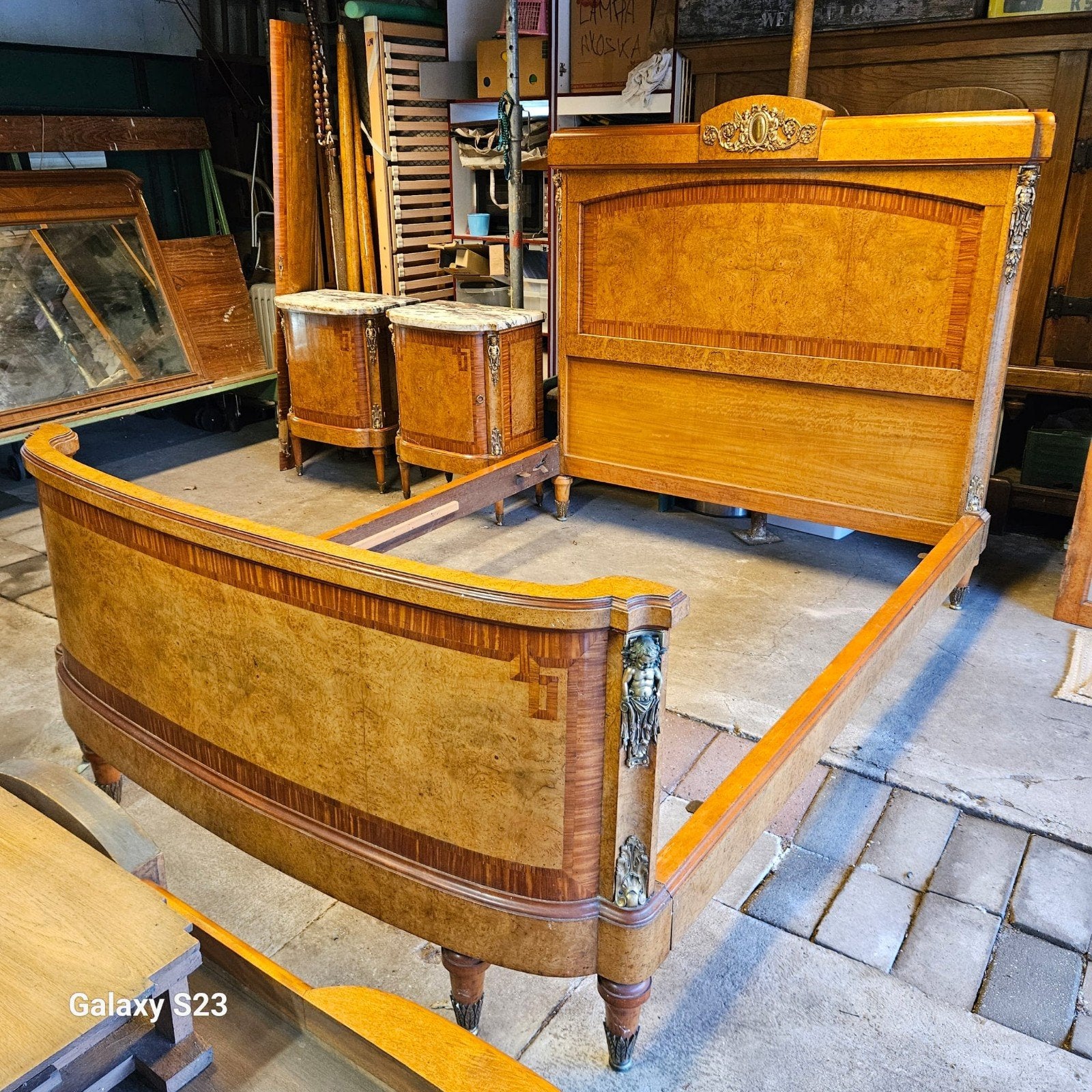 Prachtige Art Deco Slaapkamer Set - Bed, Nachtkasten en kast, Ophalen