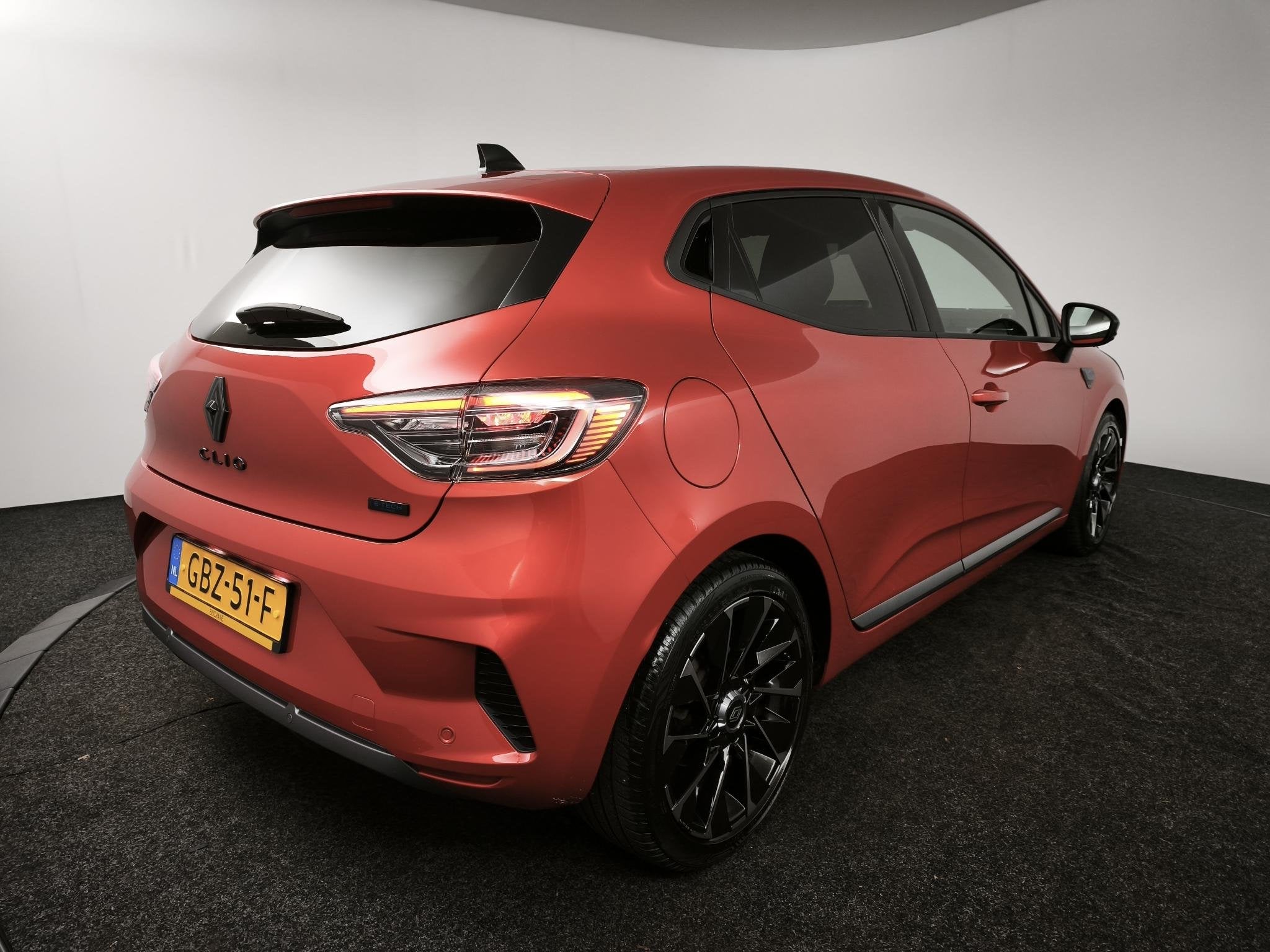 Renault Clio 1.6 E-Tech Full Hybrid 145 esprit Alpine | Came, Dealer onderhouden, Gebruikt, Met garantie (alle), Leder en Stof