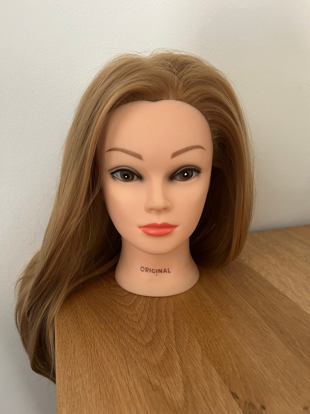 Kappershoofd oefenhoofd met lang blond haar, Ophalen, Zo goed als nieuw