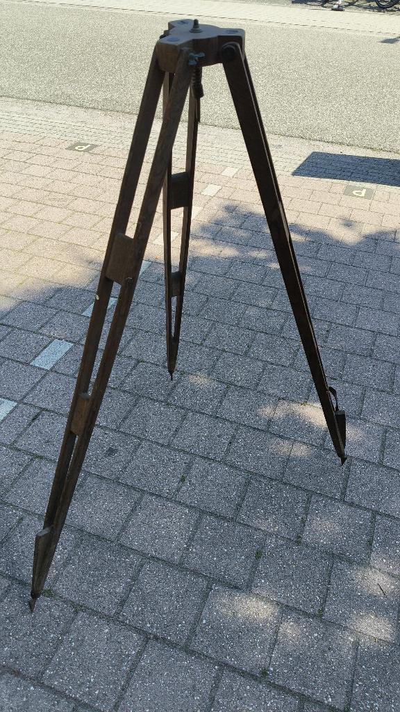 Antiek houten landmeetstatief – 143 cm, Ophalen, Gebruikt, Toebehoren