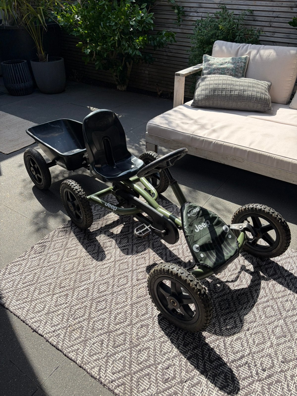 Berg skelter jeep met originele aanhanger van berg, Ophalen, Zo goed als nieuw, Berg