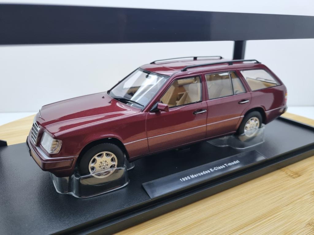**SALE** T9 Mercedes E-Klasse S124 E300 T-Model 1:18, Overige merken, Auto, Mb, Nieuw