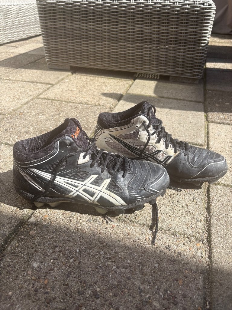 Asics korfbal schoenen veld, Ophalen of Verzenden, Gebruikt, Schoenen