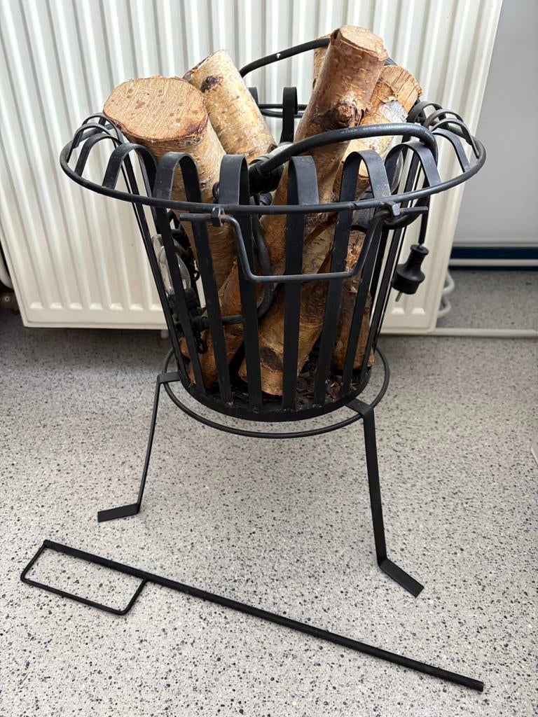 Decoratieve vuurkorf met hout en verlichting, Ophalen of Verzenden, Gebruikt
