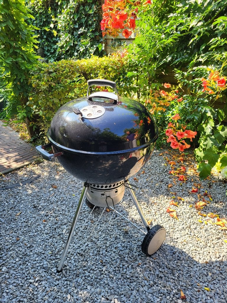 Weber original  kettle premium BBQ 57 cm met hoes, Tuin en Terras, Houtskoolbarbecues, Ophalen, Zo goed als nieuw, WEBER BBQ, Met accessoires