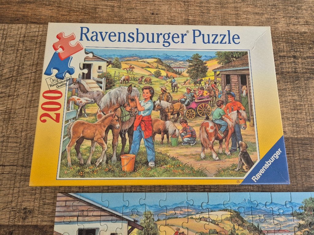 Puzzel nadine bij de ponies 200 stukjes ravensburger, Ophalen of Verzenden, Meer dan 50 stukjes, Zo goed als nieuw, 6 jaar of ouder