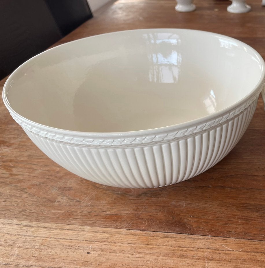 Wedgwood edme groot schaal 25cm, Ophalen of Verzenden, Zo goed als nieuw, Aardewerk, Schaal of Schalen