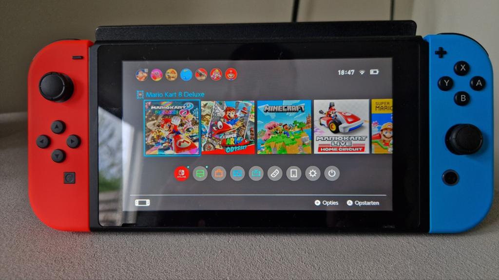 Nintendo Switch, Spelcomputers en Games, Spelcomputers | Nintendo Switch, Ophalen of Verzenden, Zo goed als nieuw, Met 2 controllers