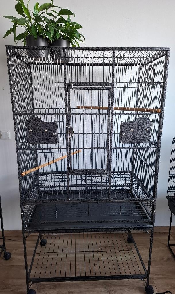 Mooie grote vogelkooi papegaaienkooi, Dieren en Toebehoren, Ophalen, Zo goed als nieuw, Metaal, Vogelkooi